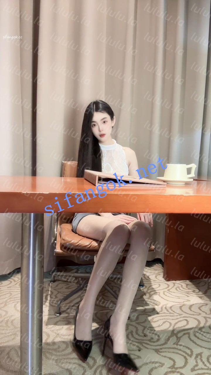 【不要在线解压】抖音丝袜美人 薇薇 丝足福利 透视内内自慰诱惑展示 预览图 8