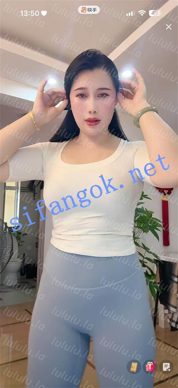 【不要在线解压】快手 玛利亚 巨乳蜜桃臀 露点 一对一 弹力插B 发骚勾引 预览图 4