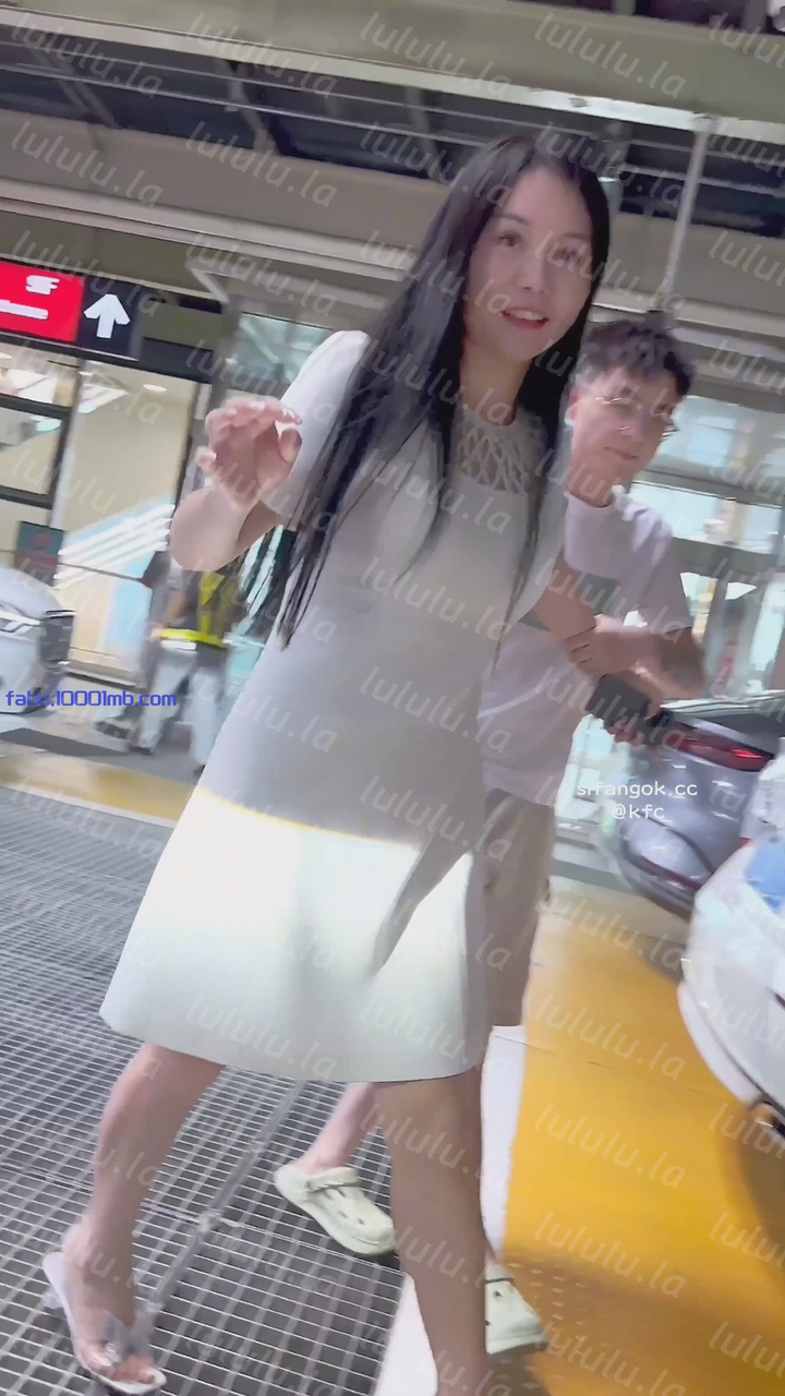 【KFC】大神尾随偷拍❤️長裙少婦和男友逛街·粉色半透内露出大量黑森林夠騷 631.7MB
