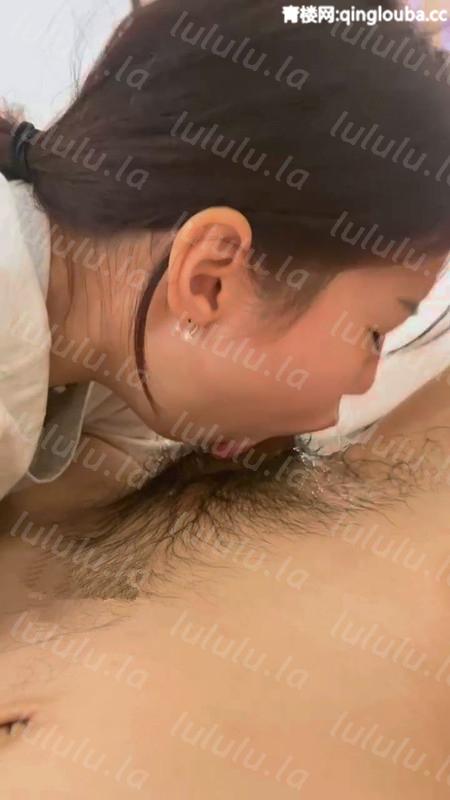 极品高颜值御姐沦为金主私人玩物，深喉舔脚毒龙喝尿绝对服从_ [8p+10v/730MB] 预览图 7