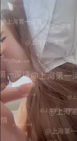上海第一深情 極品大奶子 娴熟的口技讓人欲罷不能 握住大肉棒直往小穴裏面塞 肥臀瘋狂的扭動 奶浪迷人眼 1.05GB 预览图 6