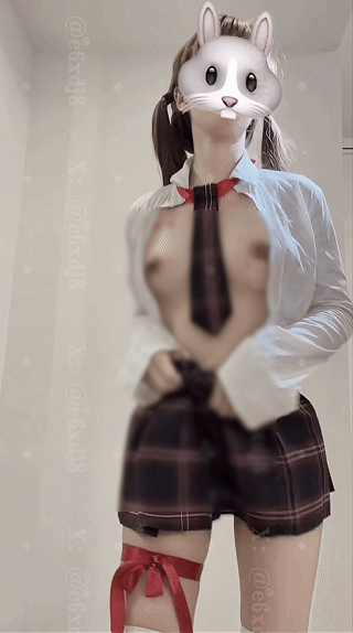 【不要在线解压】推特新晋福利姬 鼠鼠酱 超甜萌妹完美身材裸舞露出喷水福利 预览图 8