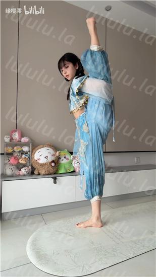 【不要在线解压】B站65W粉极品舞蹈up主【缘樱澪】精致COS反差瑜伽骚舞福利 预览图 27