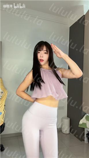 【不要在线解压】B站65W粉极品舞蹈up主【缘樱澪】精致COS反差瑜伽骚舞福利 预览图 32