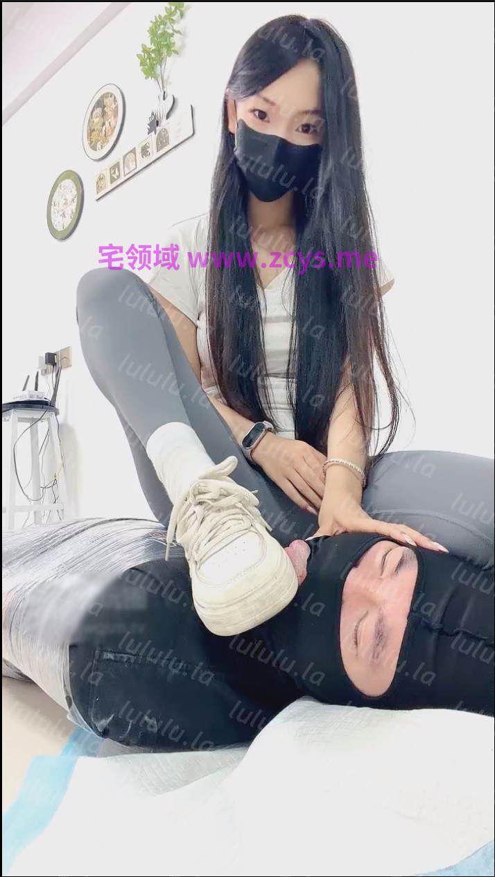 悄玩圈酹月-260904 健身女神踩踏保鲜膜全包【1V】【546MB百度云】 预览图 1