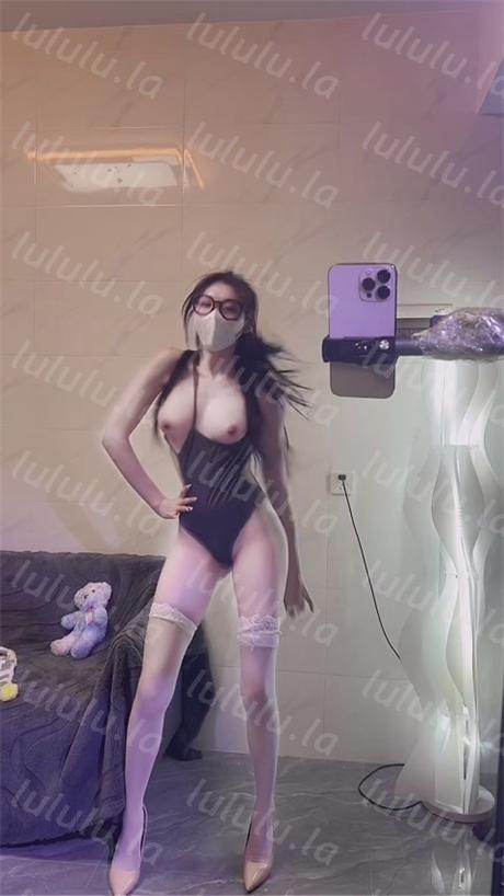 【不要在线解压】❣️推荐❣️抖音颜值嫩妹【芬芬永不败北】好身材大长腿,科技奶还行,裸舞甩奶诱惑,舞蹈功力还是在线 预览图 3