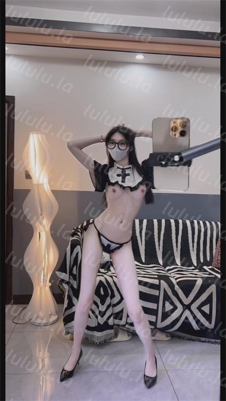 【不要在线解压】❣️推荐❣️抖音颜值嫩妹【芬芬永不败北】好身材大长腿,科技奶还行,裸舞甩奶诱惑,舞蹈功力还是在线 预览图 11