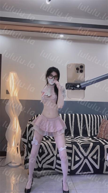 【不要在线解压】❣️推荐❣️抖音颜值嫩妹【芬芬永不败北】好身材大长腿,科技奶还行,裸舞甩奶诱惑,舞蹈功力还是在线 预览图 7