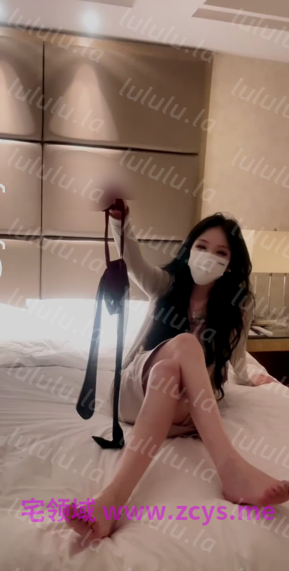 知妤 趁睡觉偷闻女神玉足被发现后惩罚 1v567m 预览图 1