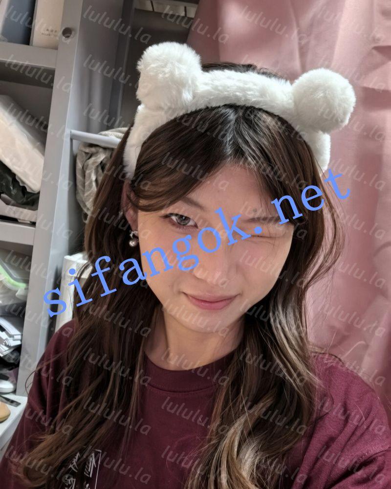 【不要在线解压】高贵反差美女花衬衫被按头深喉穴口湿亮特写，真实感拉满 预览图 4