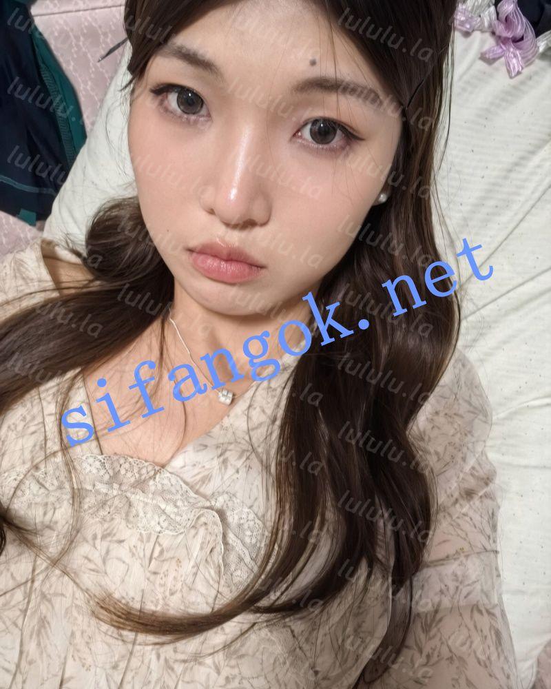 【不要在线解压】高贵反差美女花衬衫被按头深喉穴口湿亮特写，真实感拉满 预览图 7