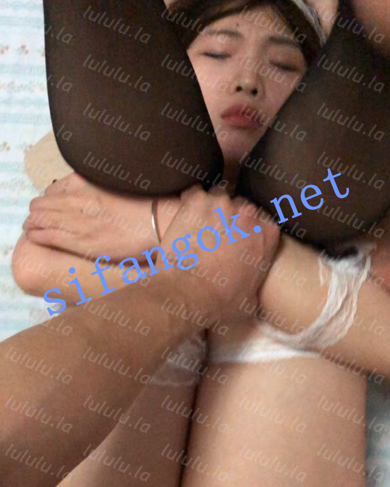 【不要在线解压】高贵反差美女花衬衫被按头深喉穴口湿亮特写，真实感拉满 预览图 11
