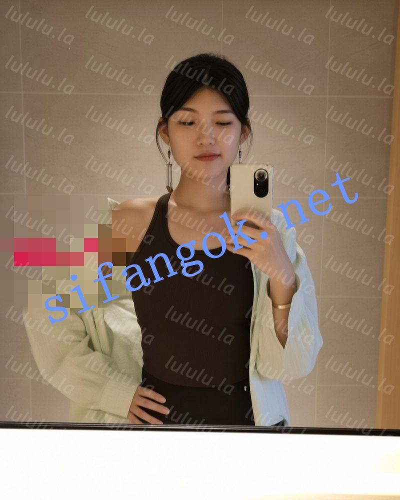 【不要在线解压】高贵反差美女花衬衫被按头深喉穴口湿亮特写，真实感拉满 预览图 12