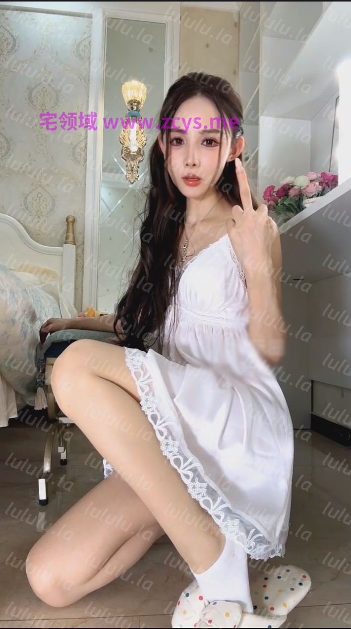 悄玩圈冰冰-260907 香水白袜肉丝裸足胯下美臀盯控【1V】【300MB百度云】 预览图 3