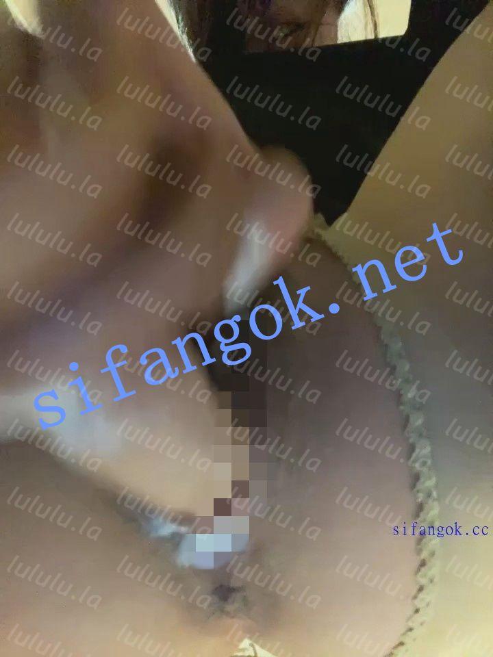 stripchat【门票】yaqing666商场厕所开档肉丝 阳具暴插 预览图 2