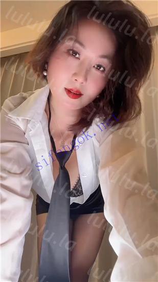 【不要在线解压】抖音主播 威向日葵 骚舞裸秀福利 情趣丝袜透视自摸小骚B 预览图 11