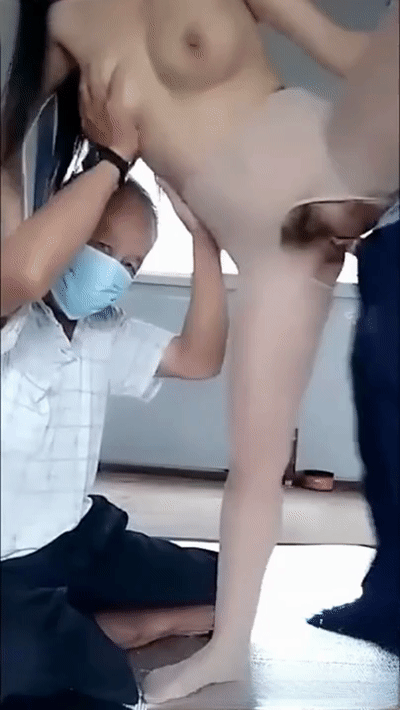 倆老頭操少婦❤️激情3P，不是一般刺激呀 296.3MB 预览图 6