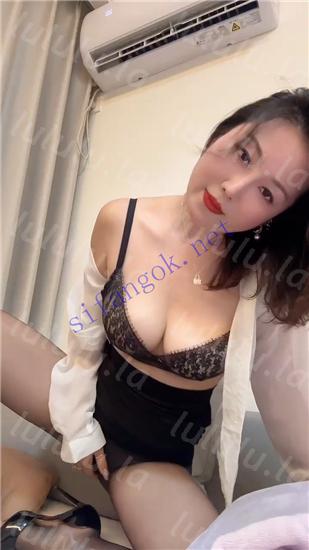 【不要在线解压】抖音主播 威向日葵 骚舞裸秀福利 情趣丝袜透视自摸小骚B 预览图 1