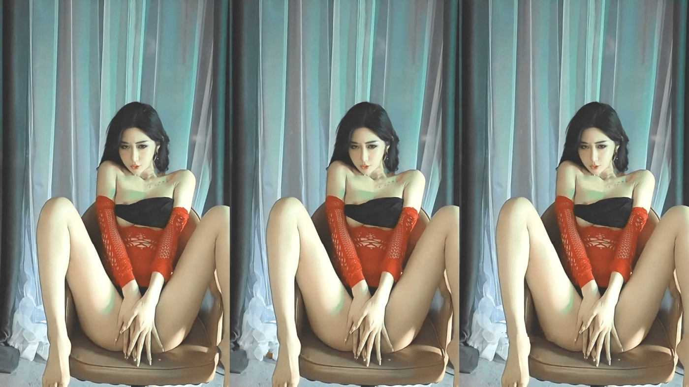 《最新重磅㊙️新瓜速吃》万元豪定虎牙人气舞蹈才艺主播极品女神【桃一】私拍~情趣丁字魔鬼身材露点艳舞挑逗~炸裂-福利岛