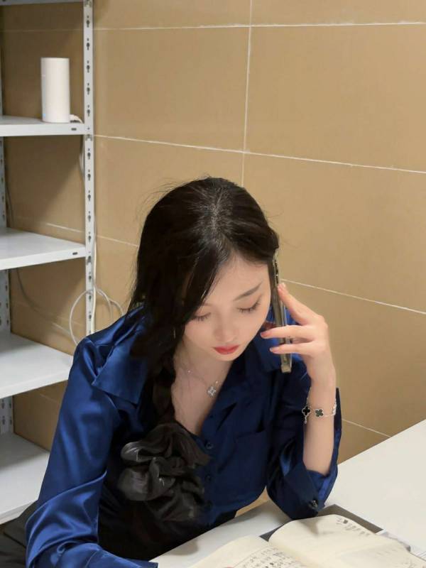 杨晨晨 最新超级给力剧情  [30P,1V,887M]