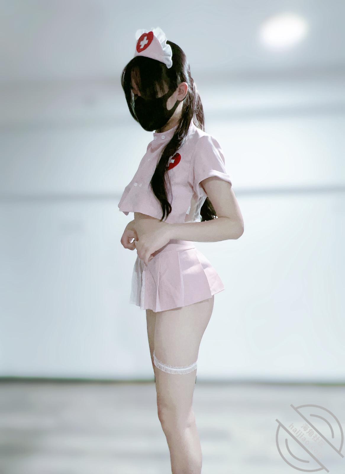 海角-姐姐的小飞棍-尤物姐姐变身护士服  厨房给她换姿势内射