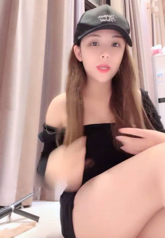 女神终於开收费了 kimkaedashian 看美女的才艺过瘾 [5V/2.48g]