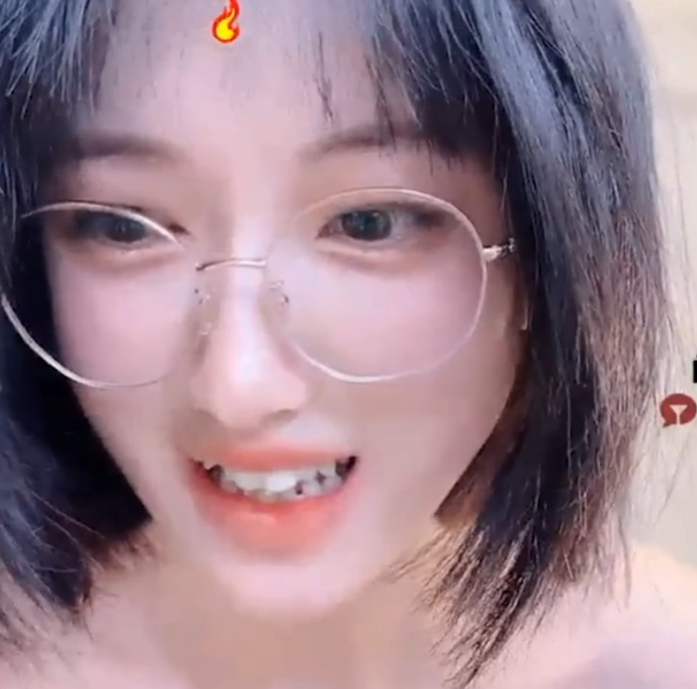 眼睛妹直播扣到娇喘【1v-172Mb]
