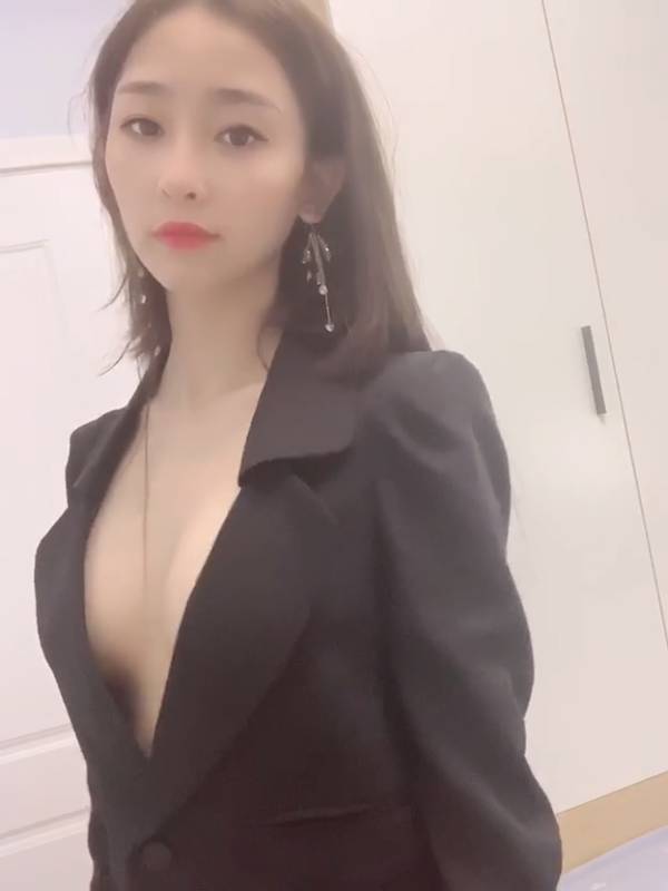 女神主播 猫儿 自购跑车福利 [19v/383M]-福利岛