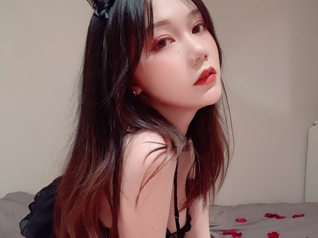 福利姬【魔法秋秋】 快点亲亲我 27v,np,14.5G-福利岛