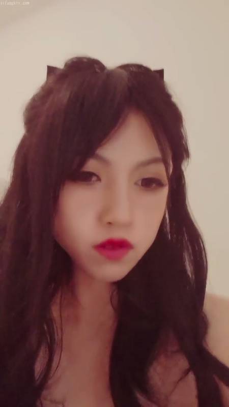 颜值女神黑丝大眼萌妹浴室 [1V/946M]-福利岛