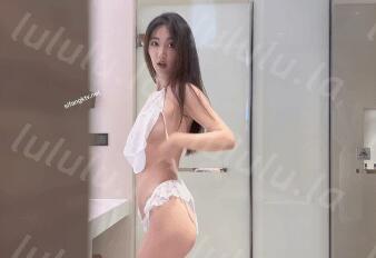 【秀人网 唐安琪】与上司一起出差 上司居然偷看我换衣服