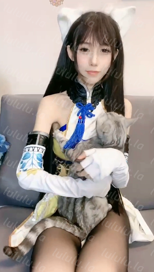 黎酱不爱吃青菜-胡桃露脸黑丝直播，羡慕她怀里的猫老爷[1v 2.8G]-福利岛