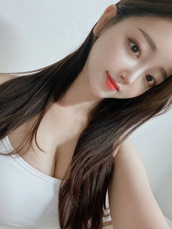 Xxapple_e身材极佳纯天然巨臀合集 [28P/85V/3.94G]