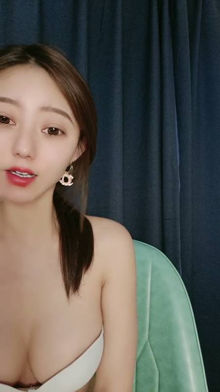 极品邻家小妹露脸高颜值蝴蝶情趣内裤 [1V/1.23G]