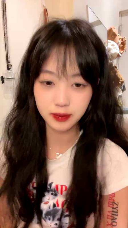 甜美女神 宝贝超甜 各种制服视频 [1v/1.57G]