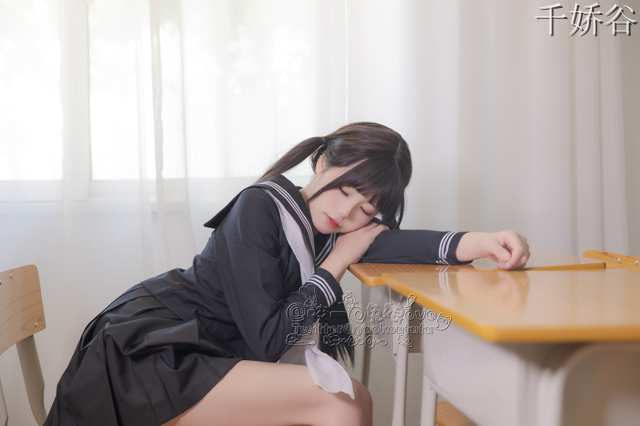 极品网红黏黏团子兔(咬一口兔娘)写真作品五套新作合集