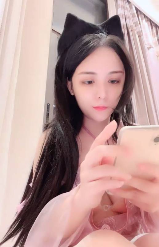 女神终於开收费了 kimkaedashian 看美女的才艺过瘾 [5V/2.48g]-福利岛