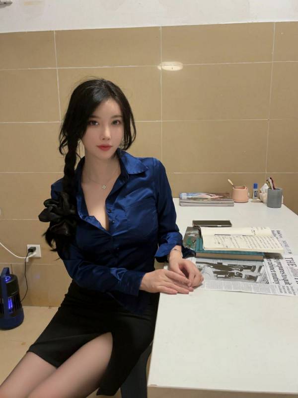 杨晨晨 最新超级给力剧情  [30P,1V,887M]