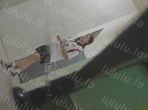 九月最新电报收费群流出❤️大神潜入某高校教学楼手持设备移动拍学妹