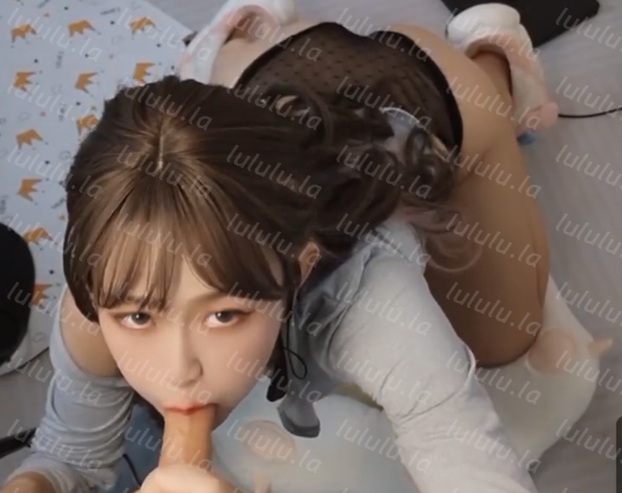 strapchat国人美女主播 littlelucky 1月30日补充 4V 2.23G-福利岛