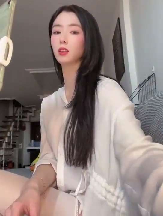 高颜值女神鱼鱼不甜定制紫薇视频 [10V/178M]