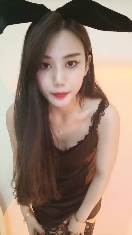 推荐女神小橙子性感睡裙黑丝美炸了 [1V 1.26G]-福利岛