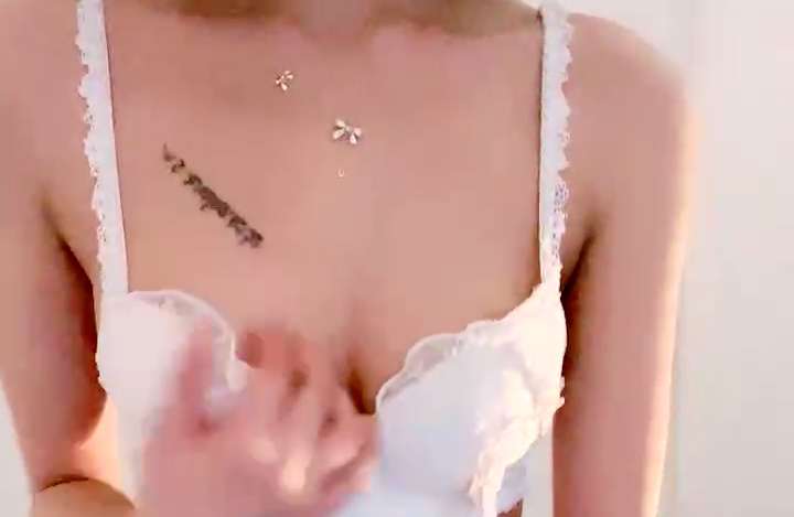 极品小姐姐 两位苗条小姐姐才艺秀 [1v/345M]