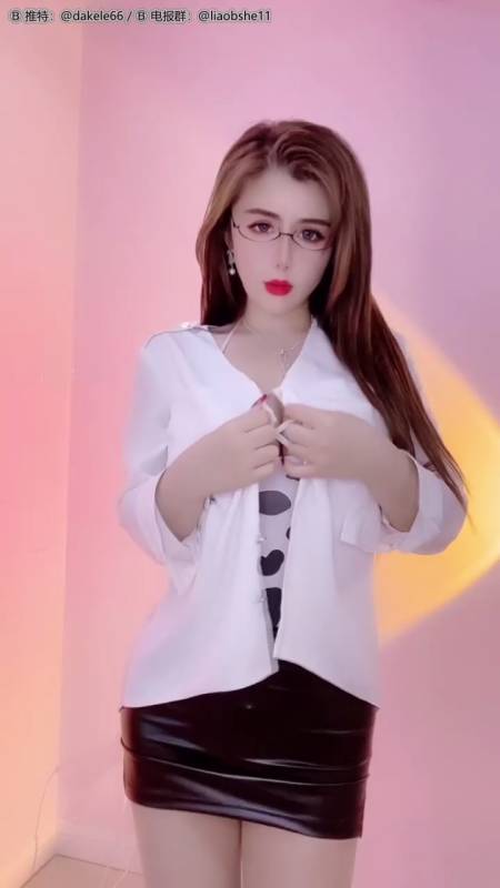 47万粉欧美范爆乳肥臀御姐玉兔兔万元定制视频 [27V/4.42G]