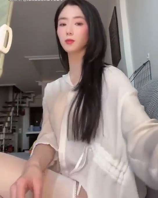 女神 鱼鱼不甜视频合集 [99V/4.57g]