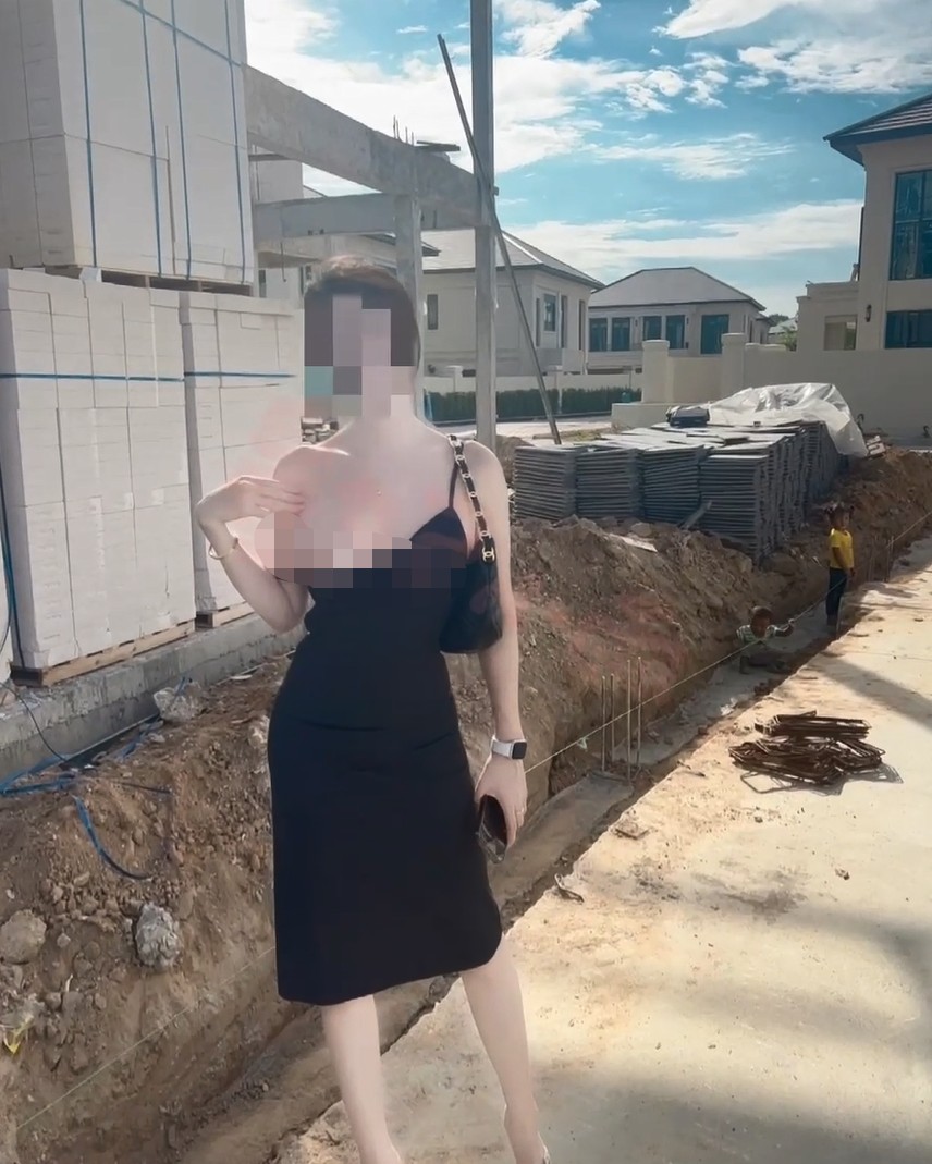 【重磅】顶级女神【曼妃小雨】联动海盗船长 付费群 部分剧情+散部更新 3.34G（23V）