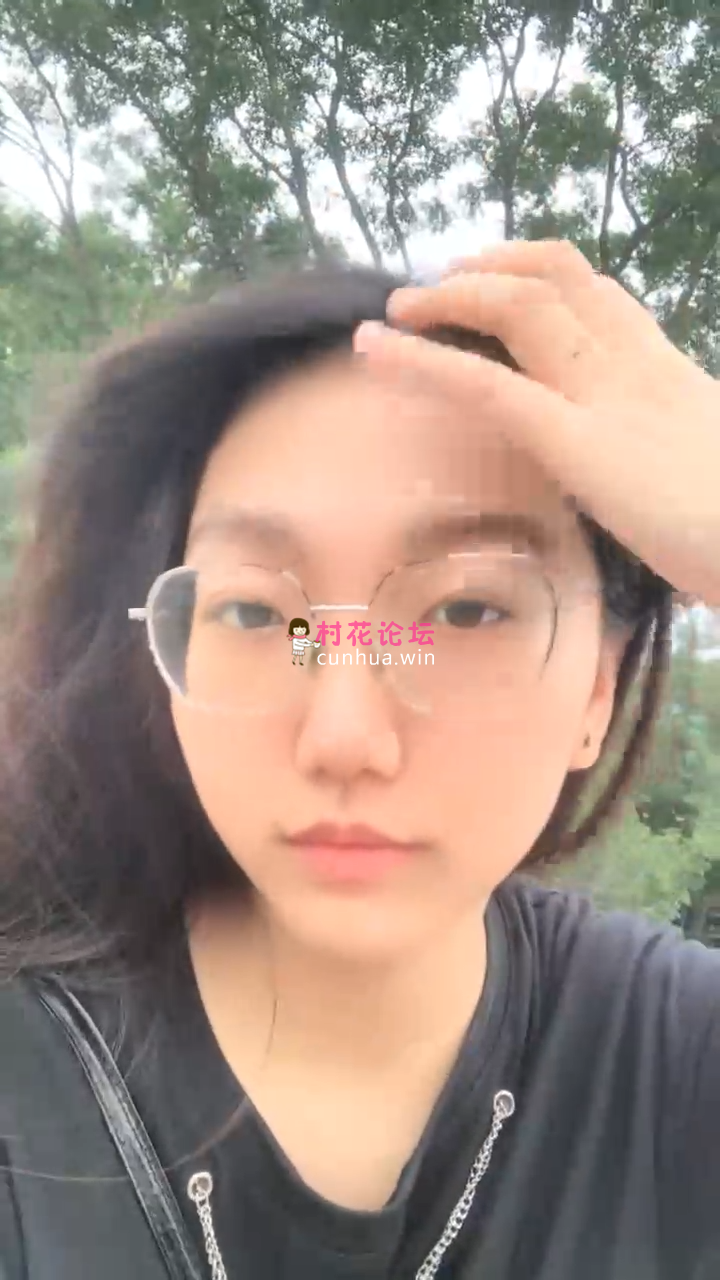 大奶学妹楼梯间正裸露,楼下邻居开门了,真是刺激胆大【1V744MB百度盘】-福利岛