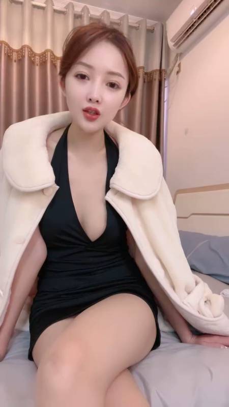 极品美女 小巫婆 脸点大秀 [3V/1.02G]