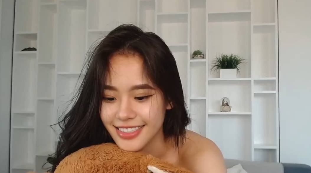 CB站极品美女主播lichang露脸自慰直播 (86v)37G-百度网盘