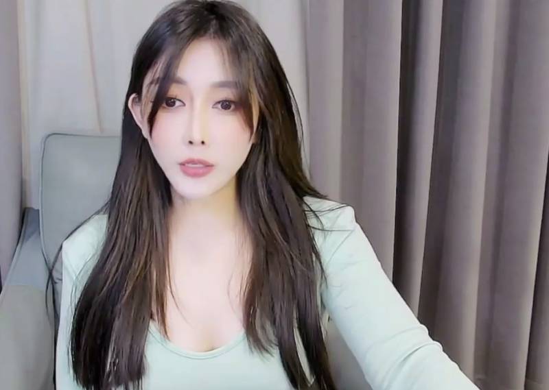 颜值女神 Midnight 才艺超棒 你喜欢吗 [4v/5.12g]